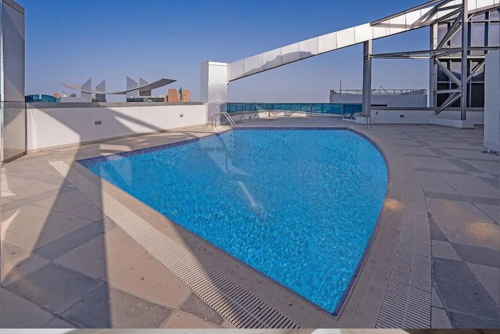 Roomy 3 Bedroom Sea Front Side View Apartment *
